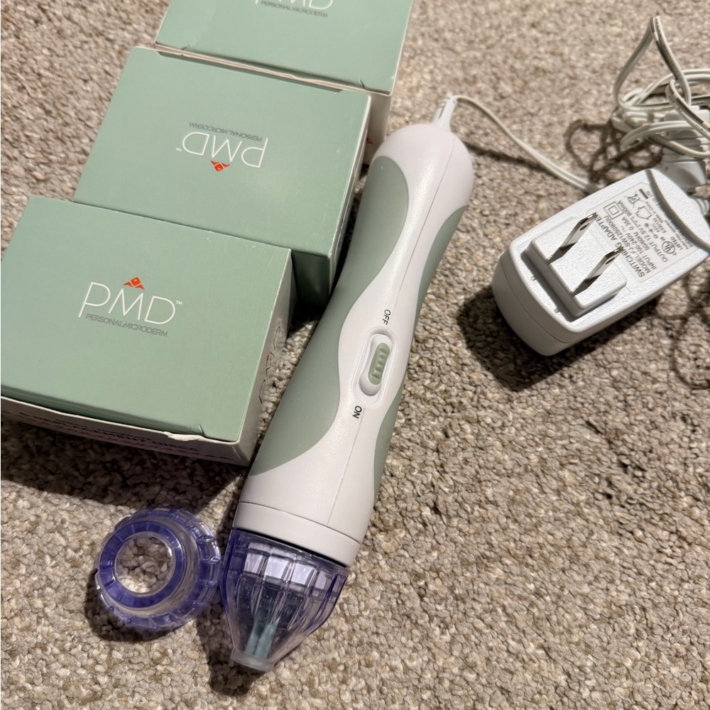 PMD Microderm Device in White and Gray with replacement tips